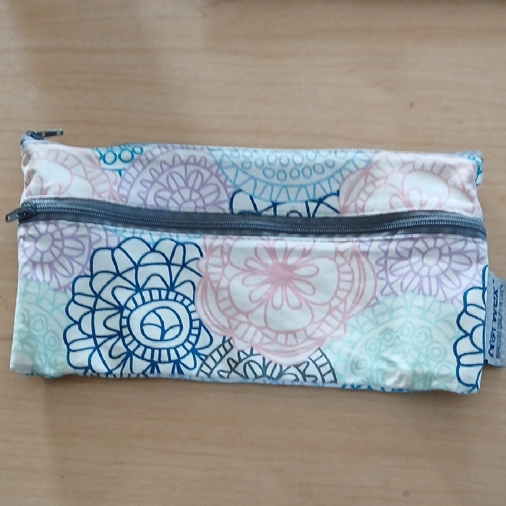 Norwex Floral Travel Bag - With Water- Resistant Pouch